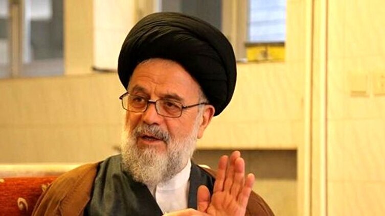 حتی با کسانی که به قصد عناد با اسلام حجاب را رعایت نمی‌کنند هم نباید با خشونت رفتار کرد