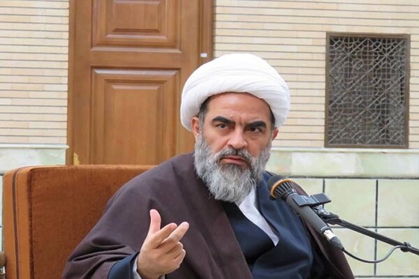 حرمت لباس روحانیت را بعضی‌جاها شکسته‌ایم