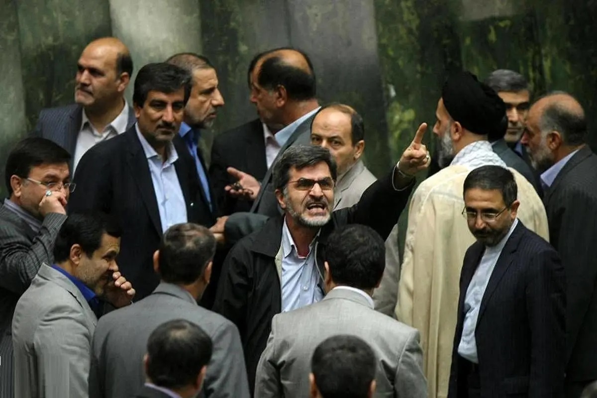 حمله کوچک زاده، نماینده رادیکال: سخنگوی دولت می‌خواهد خود را «آدم» نشان دهد / برای لس آنجلسی‌های پفیوز دل می‌سوزانند