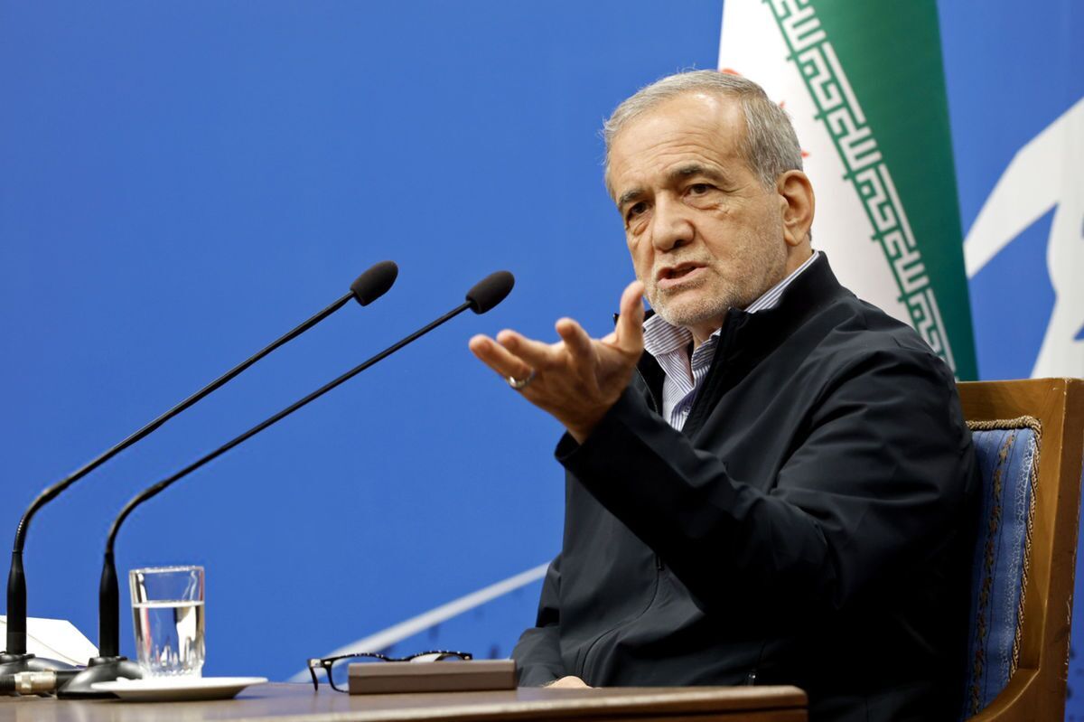 پزشکیان : با زیارت کردن و شعار دادن مشکلات حل نمی‌شود/جرأت نمی‌کنم بین مردم حرف بزنم