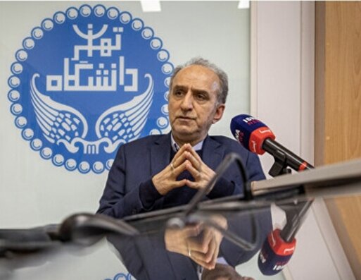 در شب تجمع دانشجویان یکی از افراد لباس شخصی شرایط را بدتر کرد، موجب شد التهاب آن تجمع افزایش یابد