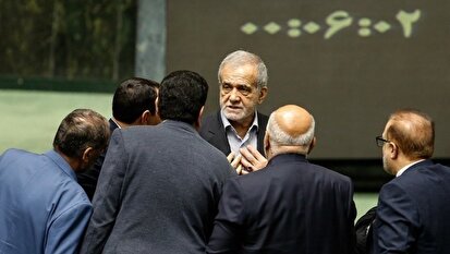 بررسی استیضاح همتی در صحن مجلس با حضور پزشکیان