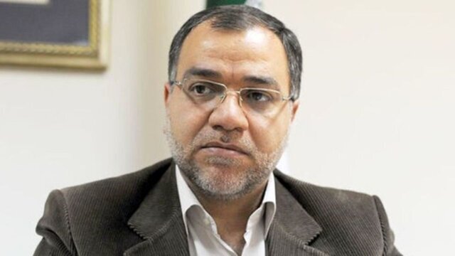 عضو دفتر نشر آثار رهبری: تحقیر زلنسکی در مذاکره با ترامپ عبرت است برای کسانی که بوسه بر پنجهٔ گرگ را توصیه می‌کنند