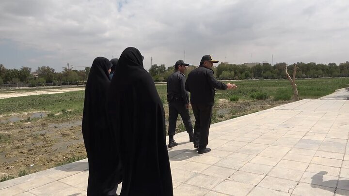 پشت پرده پیامک‌های ارسال شده حجاب در اصفهان؛ استانداری با دولت هماهنگ است یا نمایندگان تندرو استان؟