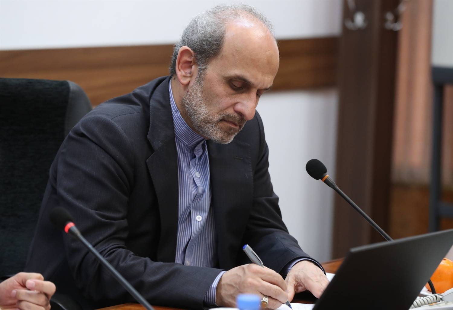 عزل مدیرشبکه افق و توقف برنامه «خط‌خطی»