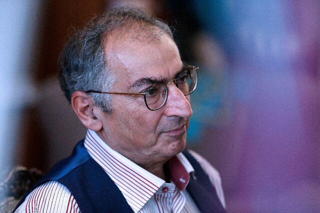 زیباکلام: کُردها نمیگذارند بین آنان و ایران جدایی بیفتد