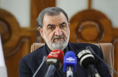 محسن رضایی: دست نیروهای مسلح همچنان روی ماشه است
