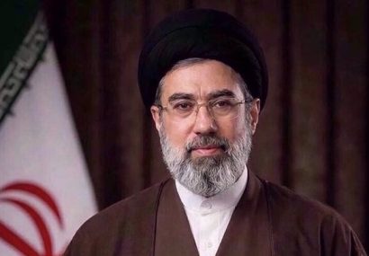 رهبر انقلاب: حضور مردم در میدان همانند ۴۰ روز گذشته استمرار داشته باشد